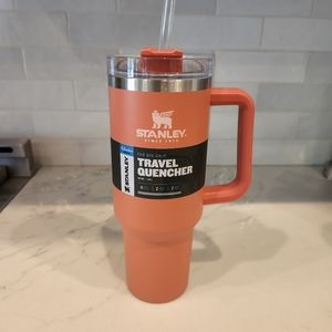 STANLEY travel quencher Grapefruit color